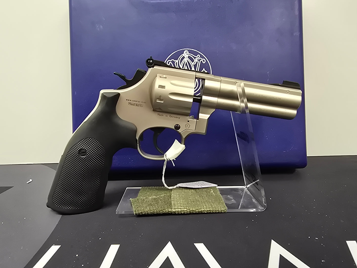 Used Umarex S&W 4" .177 CO2 POWERED PISTOL SH141224004